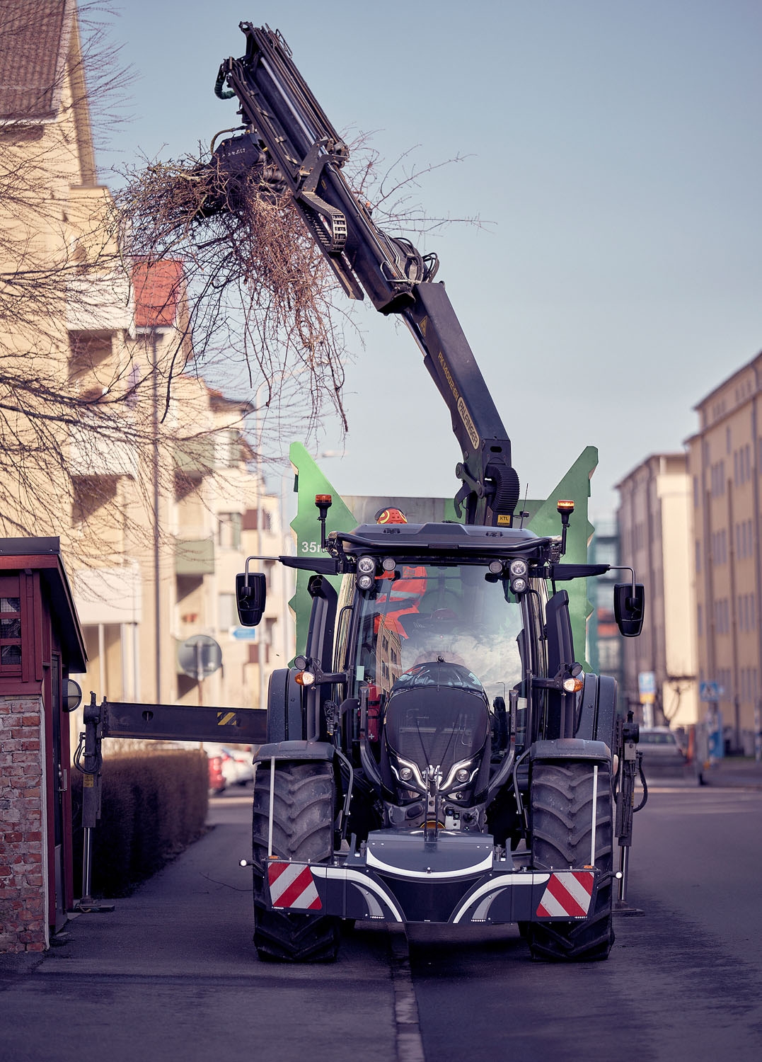 N155 är en flexibel traktor som kan utföra flera uppgifter.